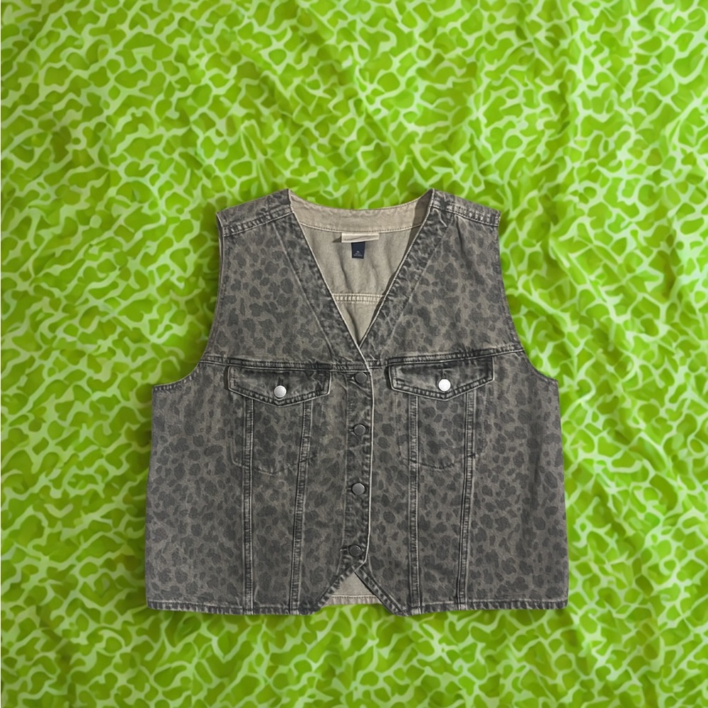 Universal Thread Leopard print vest